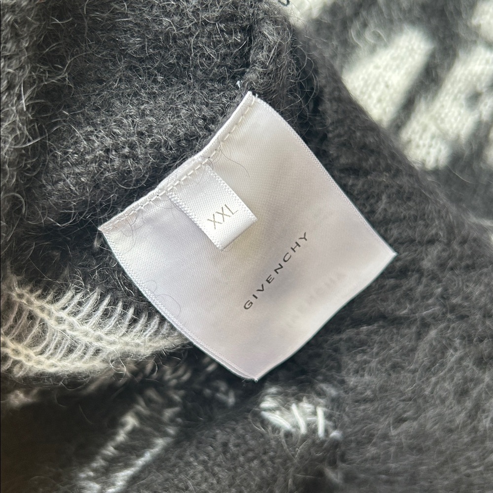 Givenchy sweater - Picture 5 of 9
